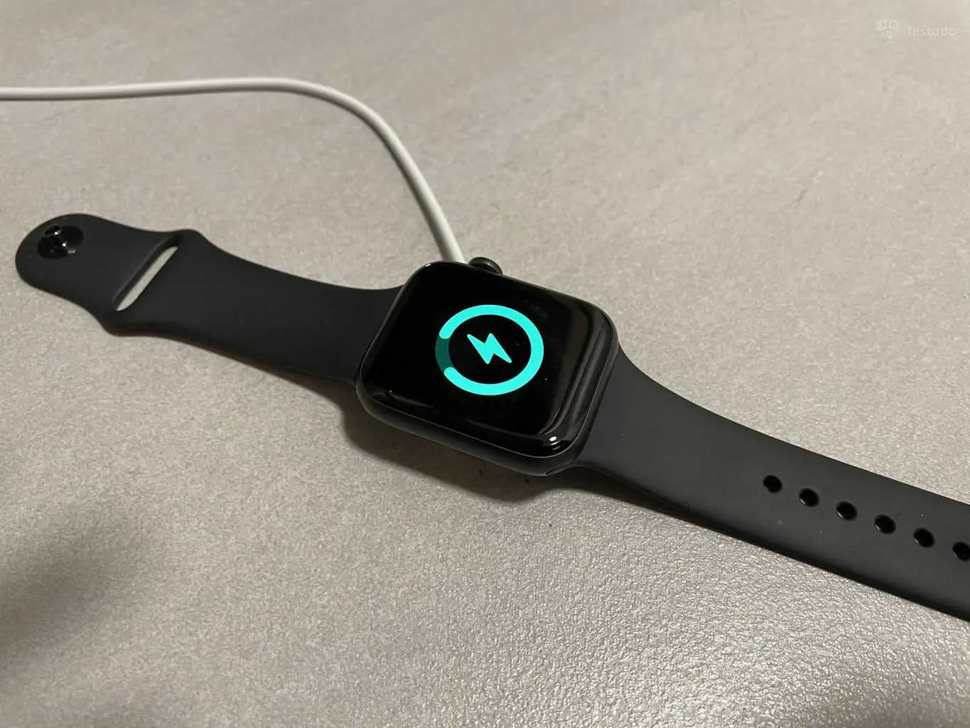 recenze Apple Watch Series 6 nabíjení