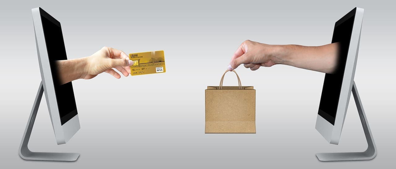 Platba kartou na zahraničním e-shopu výhodněji