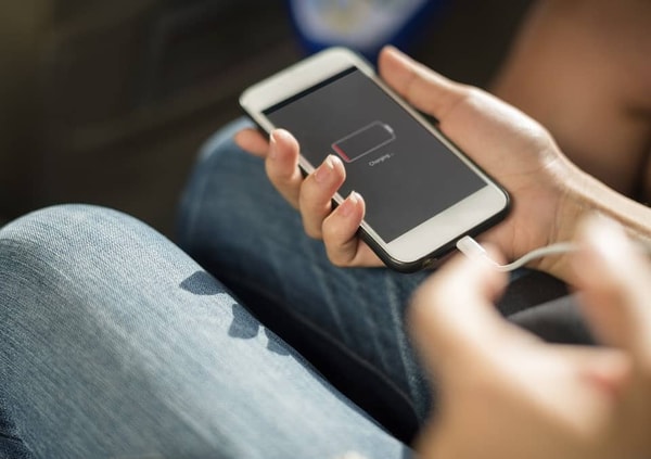 Baterie mobilních telefonů a nabíjení