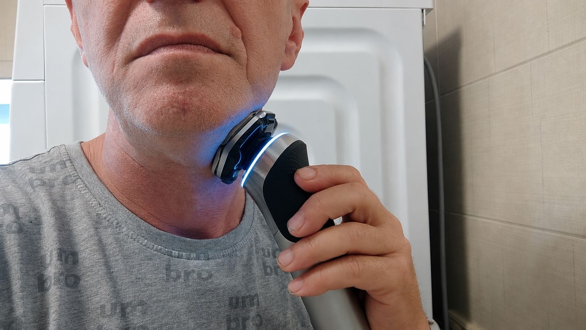 chytrý holící strojek Philips i9000 Prestige Ultra, recenze Testado
