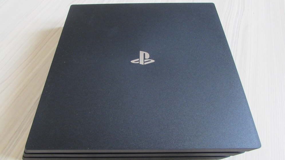 PS4 Pro - horní pohled