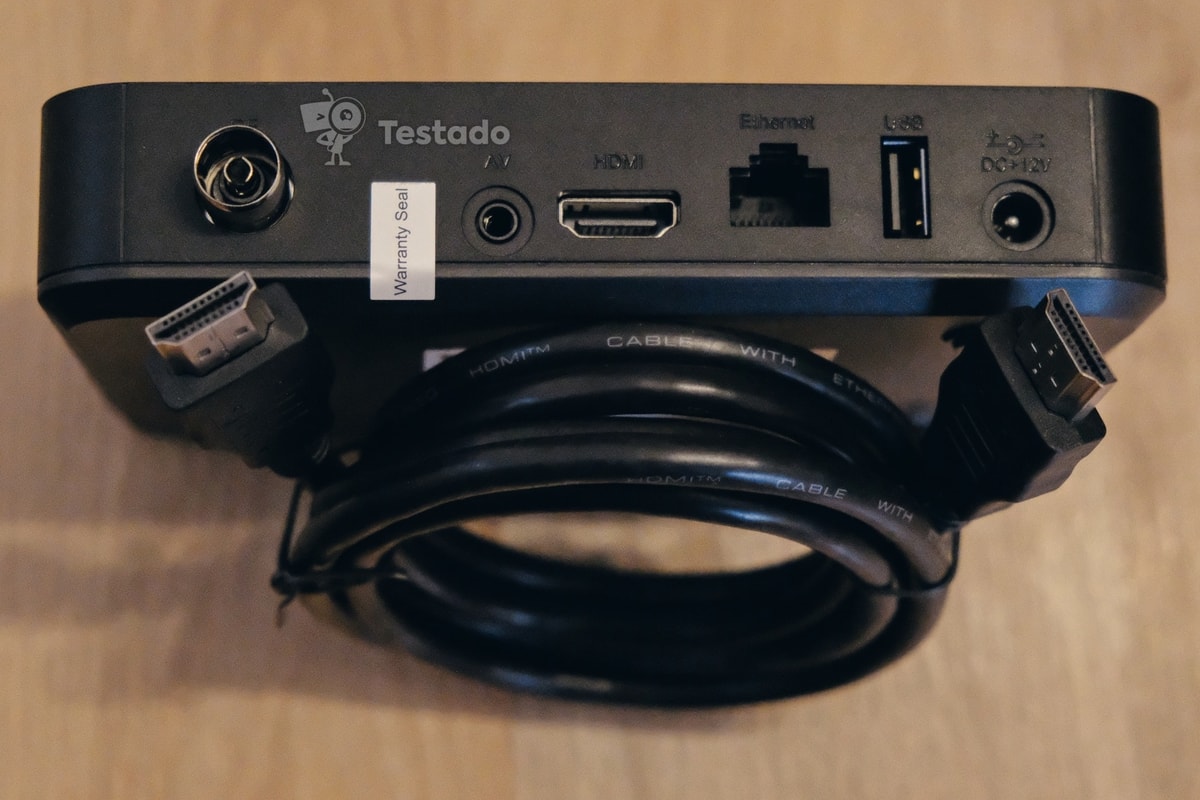 Tesla MediaBox XT850 konektory