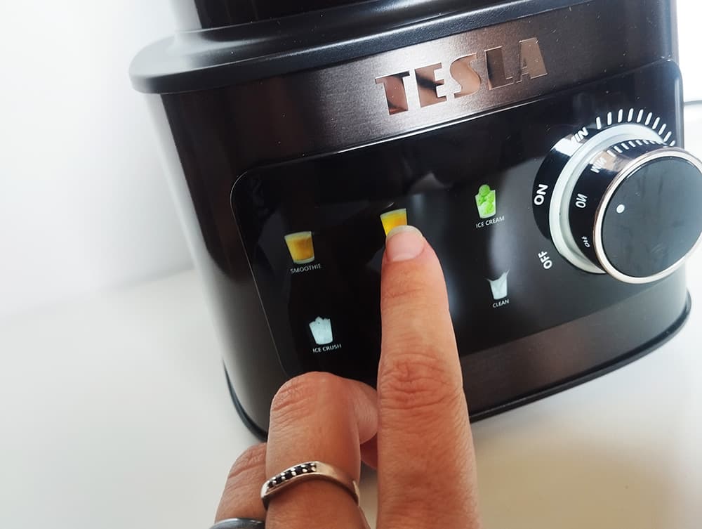 Recenze a test stolního mixéru TESLA CrunchX Power NF650 - ovládání