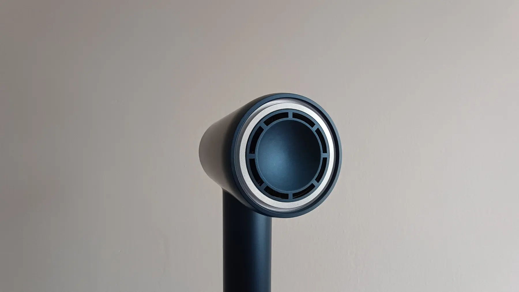 Recenze fénu Philips Aqua Edition 9000 BHD956-10 - design a zpracování06