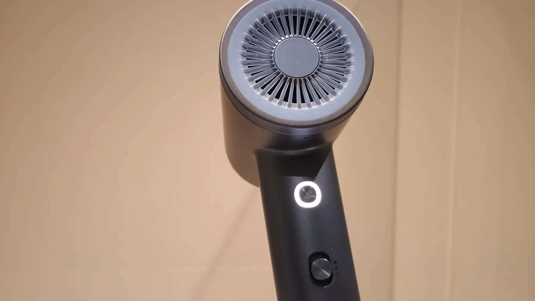 Recenze fénu Philips Aqua Edition 9000 BHD956-10 - ovládání a manipulace02