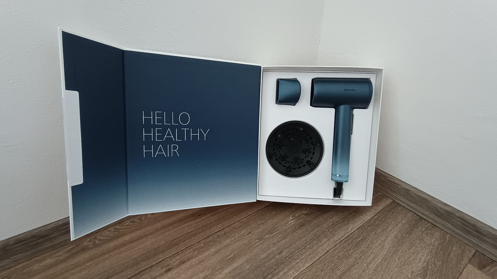 Recenze fénu Philips Aqua SenseIQ BHD956-10 - úvodní obrázek