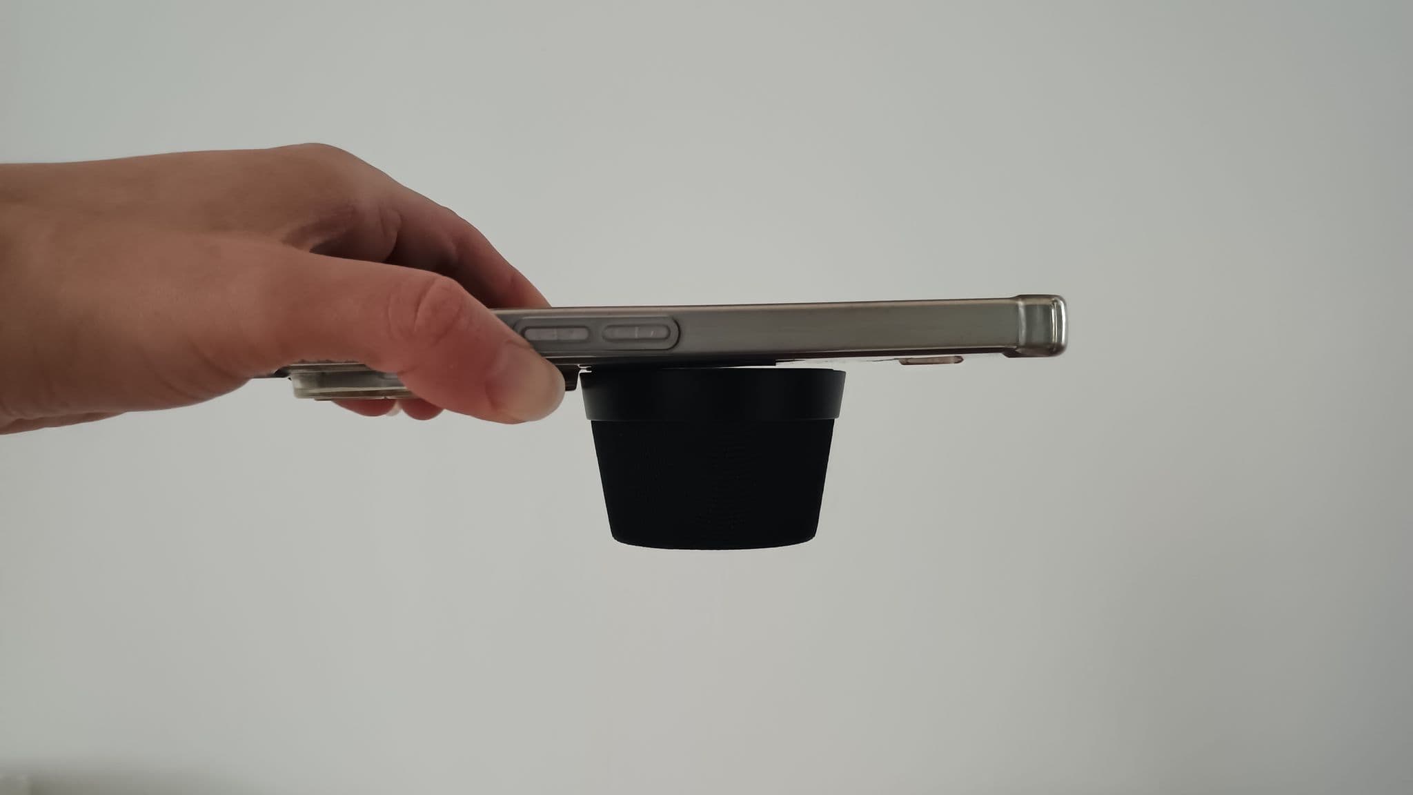 Recenze bluetooth reproduktoru LAMAX Sphere3 Magnetic - design a konstrukce02