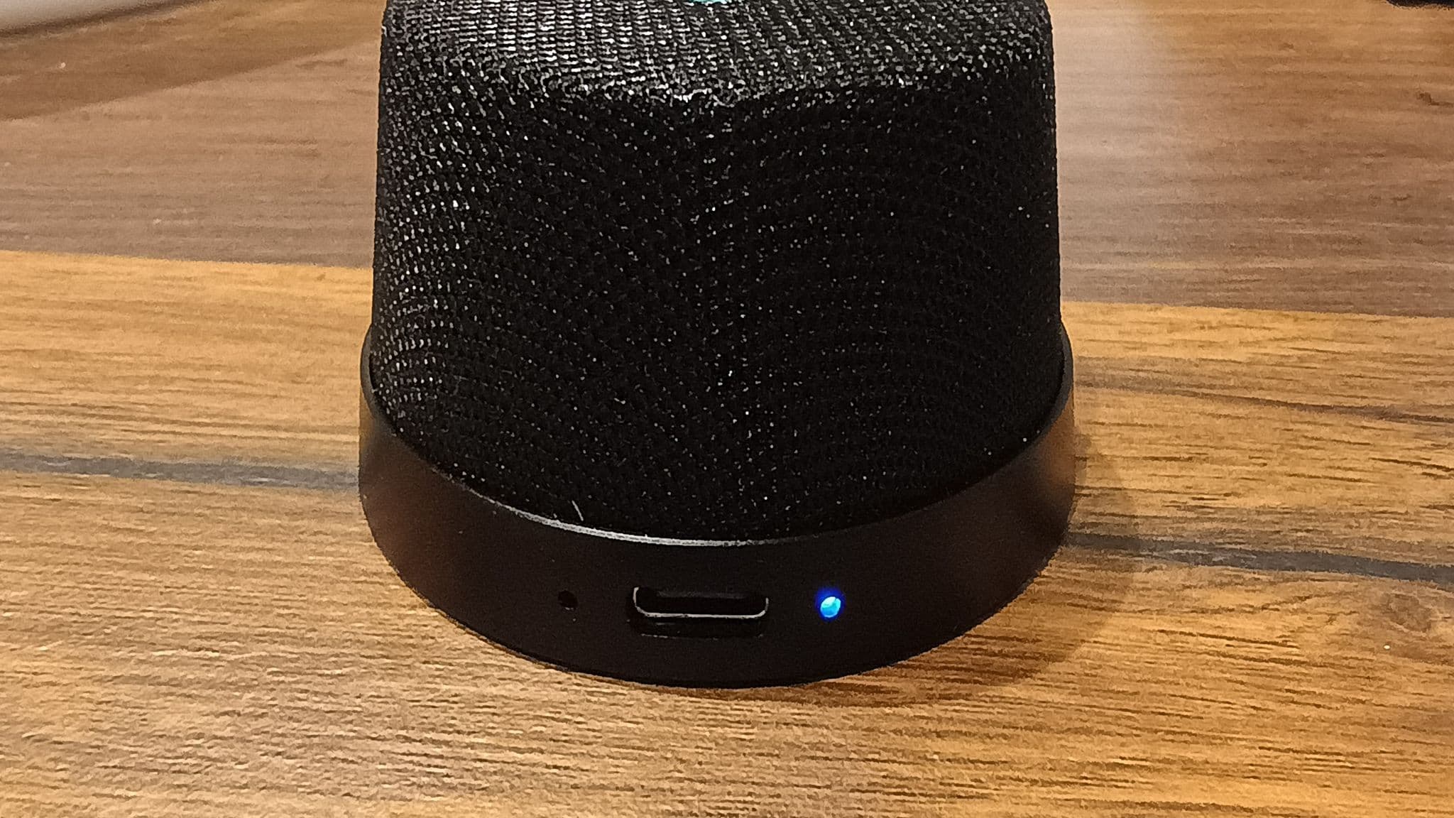 Recenze bluetooth reproduktoru LAMAX Sphere3 Magnetic - ovládání04