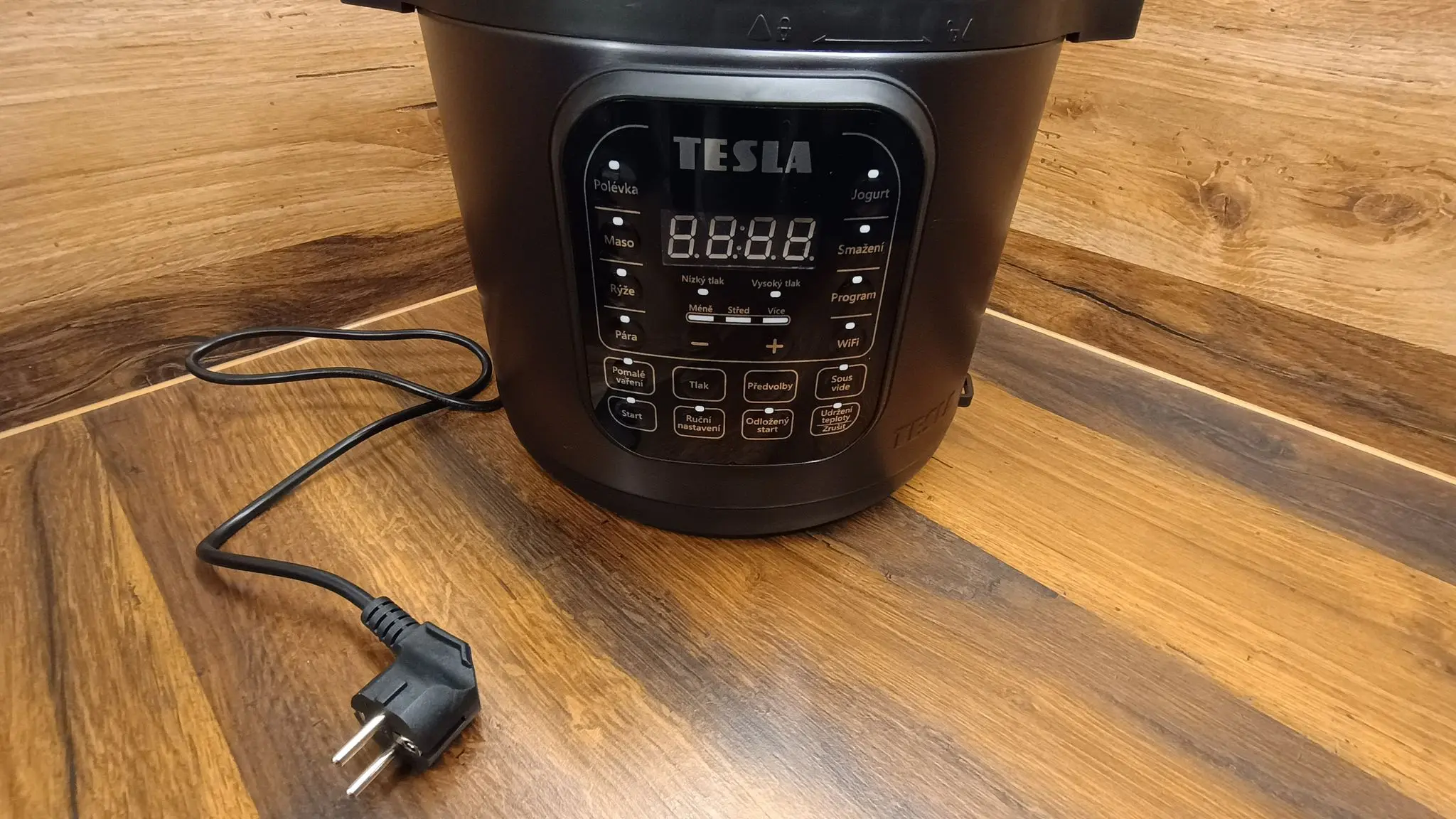 Recenze multifunkčního tlakového hrnce TESLA EliteCook K70 Ultra - ovládání03