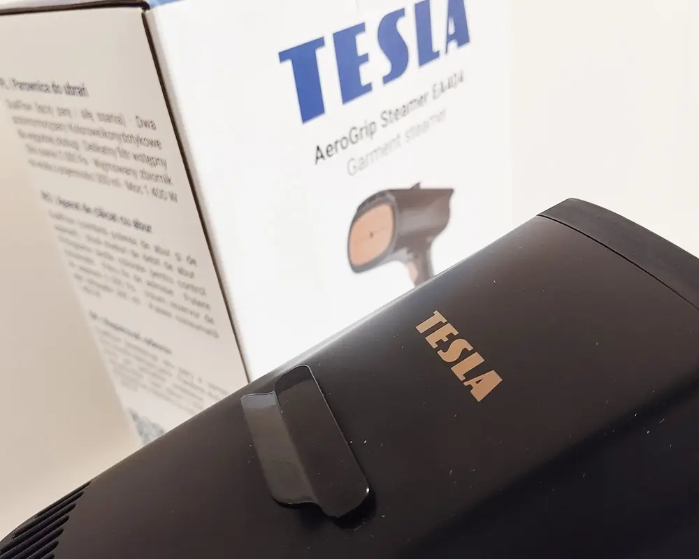 TESLA AeroGrip Steamer EA404 recenze napařovače oděvů