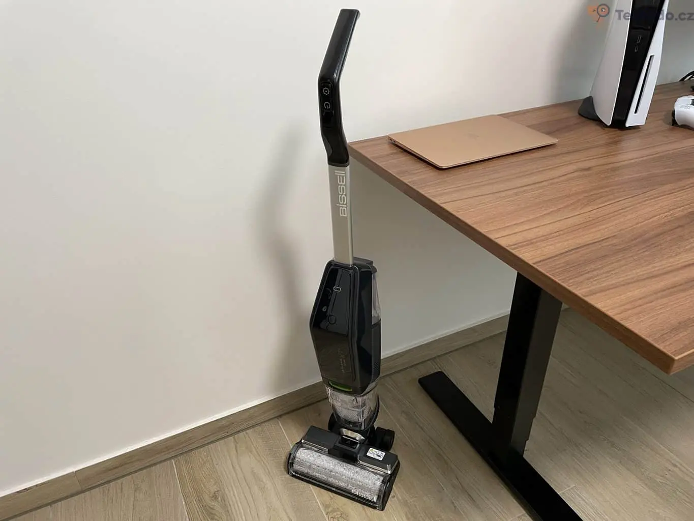 Recenze tyčového vysavače Bissell CrossWave X7 Plus