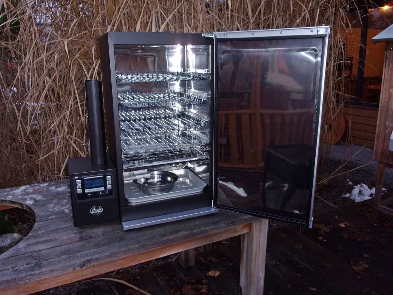 Recenze a testy udírny Bradley Smoker 4