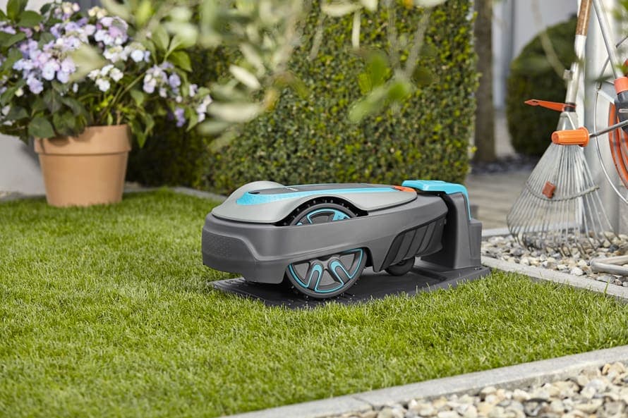 nabíjení zahradní robotické sekačky Gardena Sileno city 400