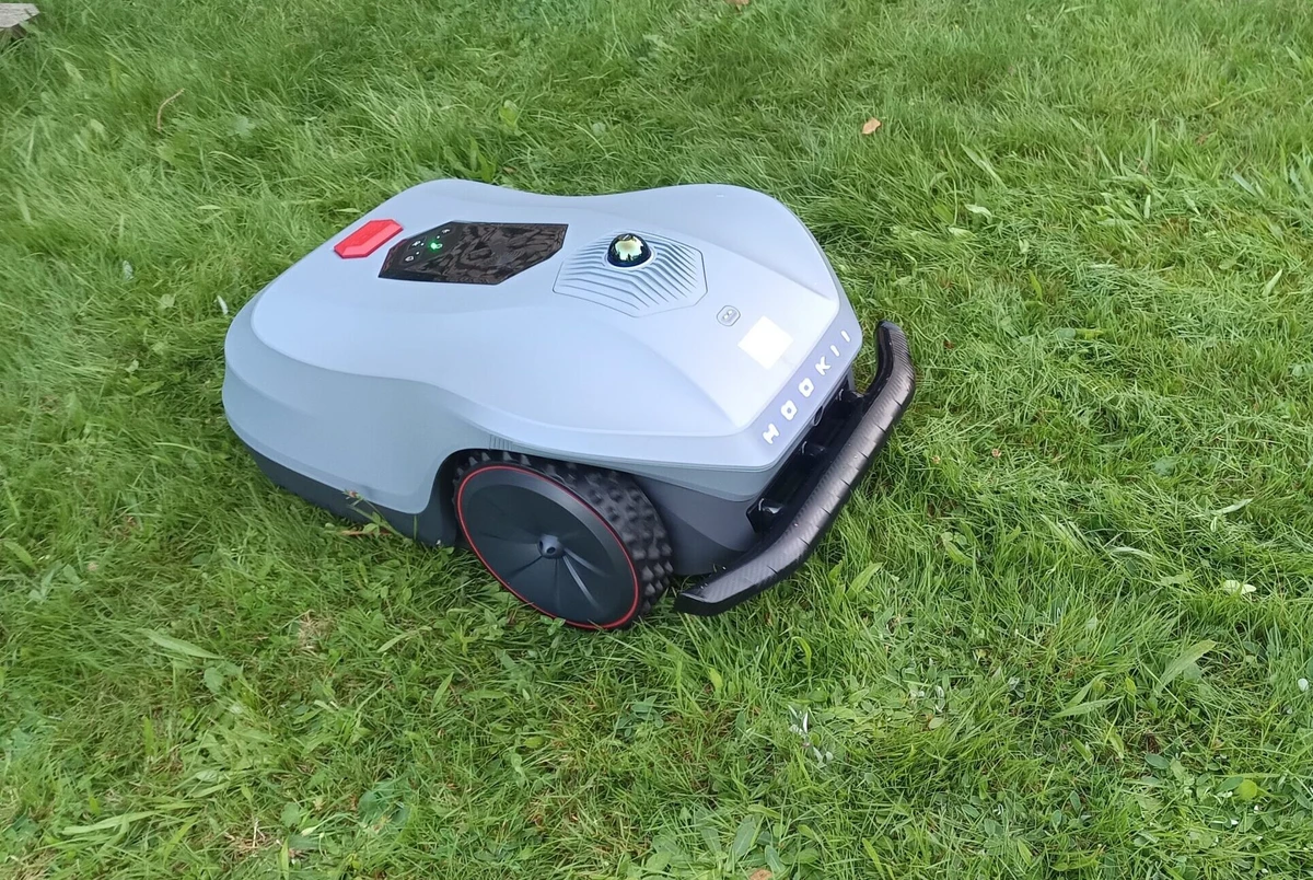 Hooki Neomow robotická sekačka