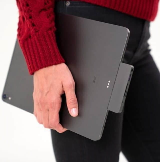 USB hub připojený přímo k notebooku