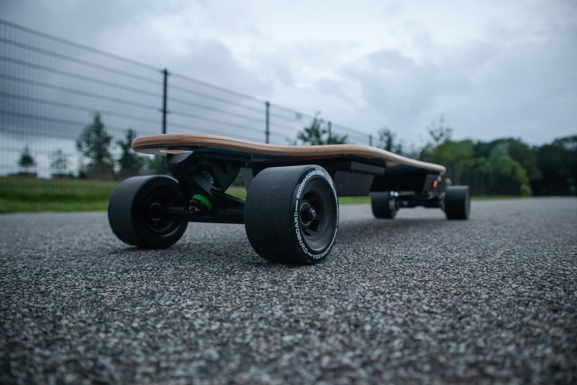 Srovnání nejlepších elektrických skateboardů a longboardů 2025