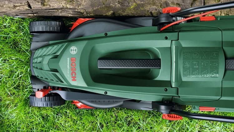 Recenze elektrické sekačky Bosch UniversalRotak 37-555 - kvalita konstrukce