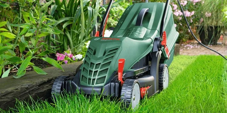 Recenze elektrické sekačky Bosch UniversalRotak 37-555 - úvodní obrázek