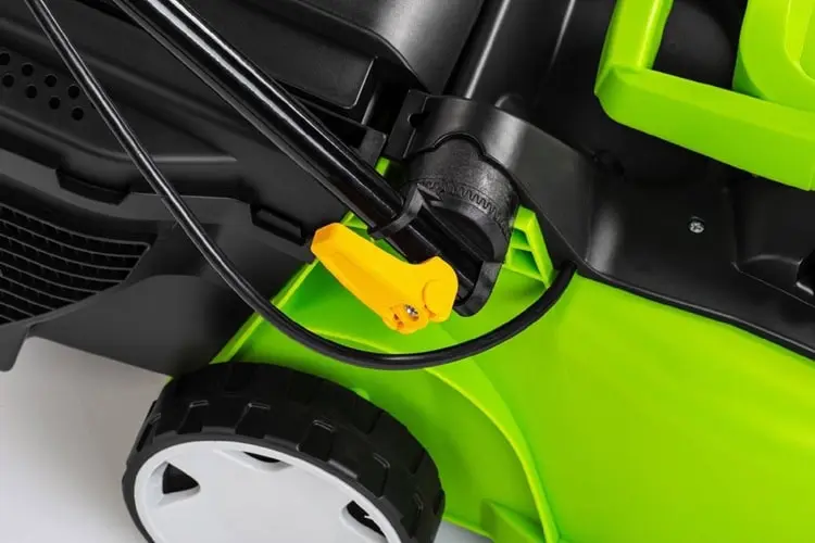 Recenze elektrické sekačky Fieldmann FZR 2025-E - ovládání a údržba