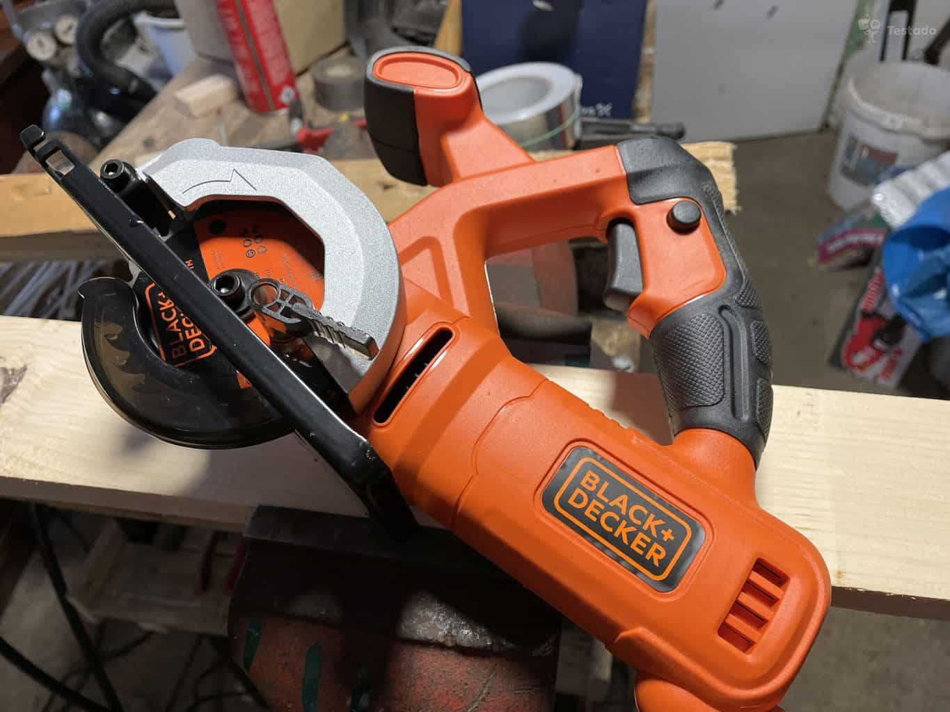 ruční okružní pila Black & Decker BES510