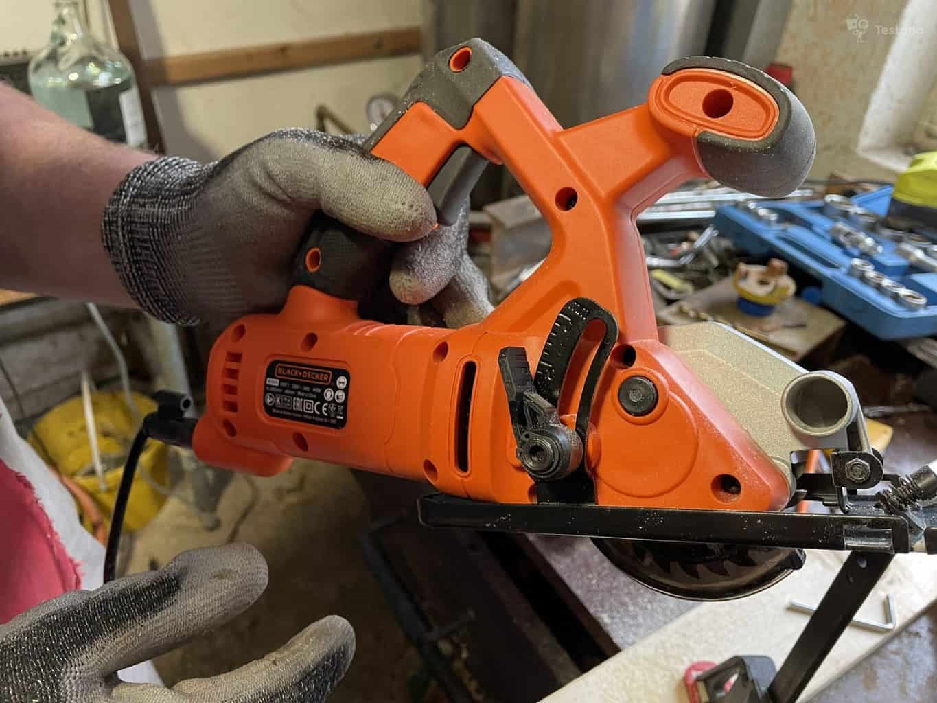 ruční okružní pila Black & Decker BES510