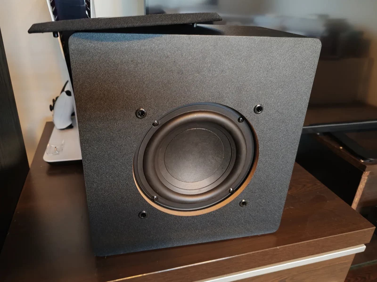 Subwoofer TESLA PrimeSound HQ-995X se sejmutou mřížkou