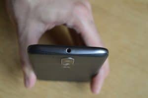 Horní strana telefonu Lenovo Moto G4