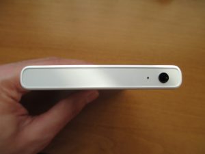 Sony Xperia X Compact - horní strana