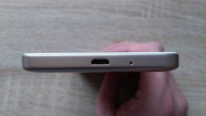 Xiaomi Redmi 4A - spodní hrana