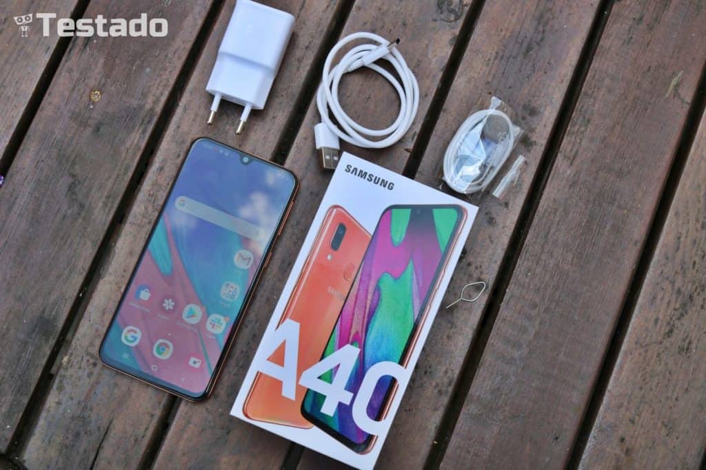 Recenze Samsung Galaxy A40 obsah balení