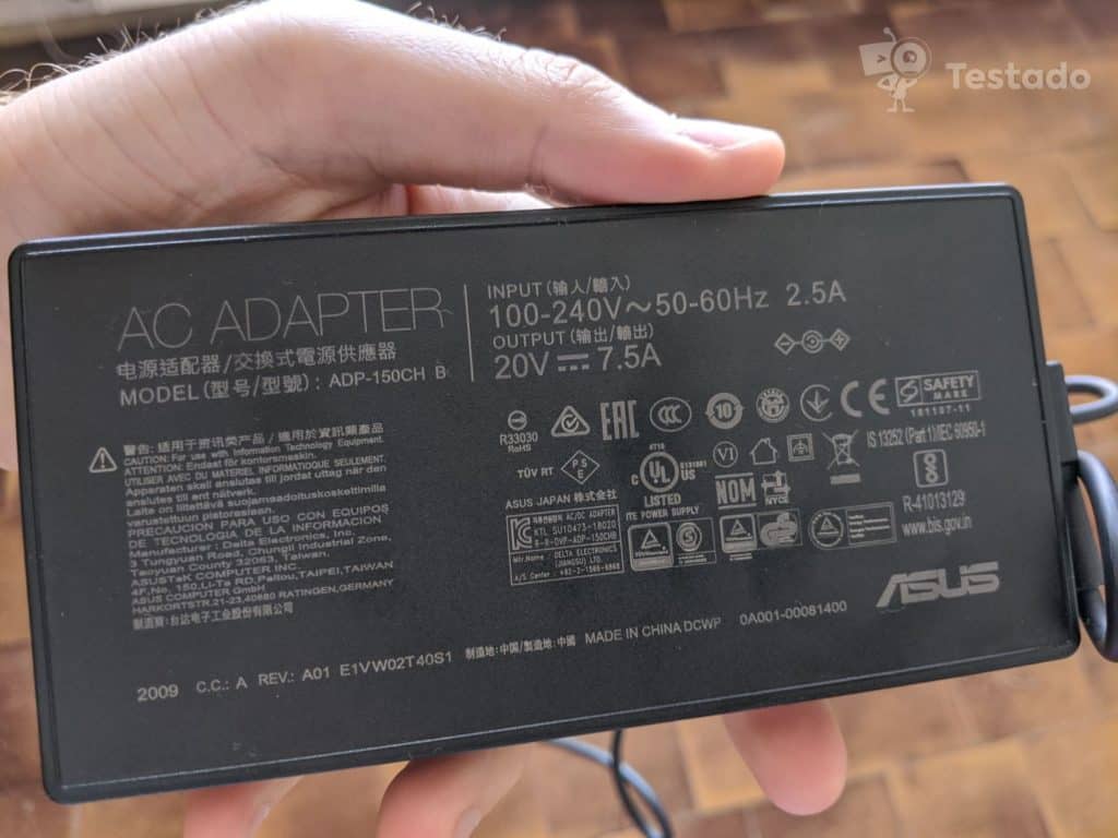Recenze herního notebooku Asus TUF Gaming A15 FA506II-BQ027T - adaptér