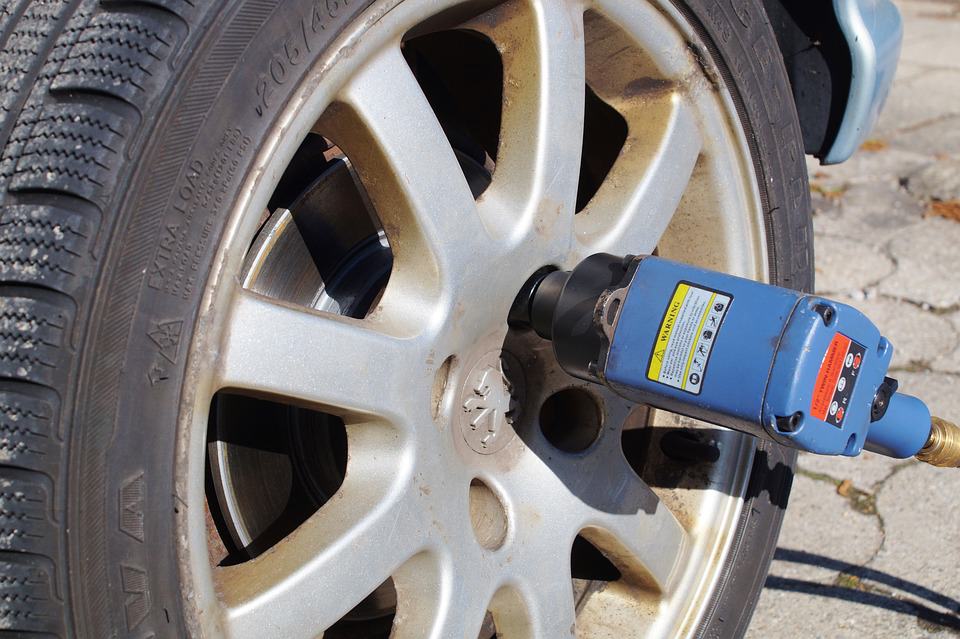 celoroční pneumatiky bez návštěvy servisu, Zákonná povinnost přezouvat pneumatiky