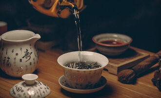 Nejlepší sypané čaje i „nečaje“ – vyberte si z černých, zelených, ovocných i bylinkových