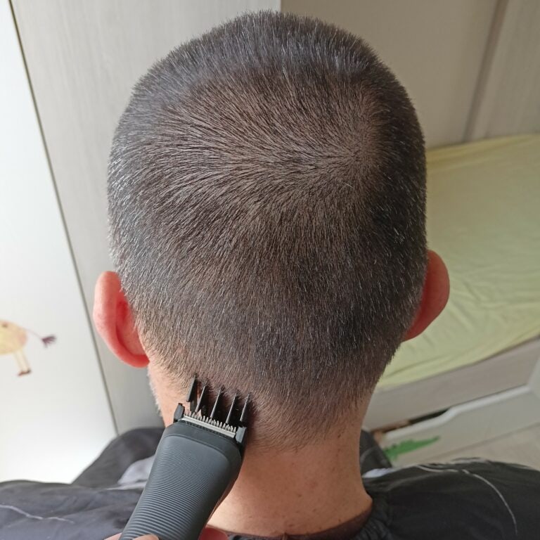 Multifunkční zastřihovač Philips Series 7000 - stříhání vlasů